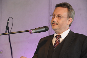Dr. Reginbert Taube, Leiter des Geschäftsbereiches Eigentumsmanagement des Bau- und Liegenschaftsbetriebes NRW (BLB) , bei seinem Grußwort.