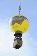 Ein Ballon bot die Möglichkeit, die Baustelle der FH Bielefeld aus luftiger Höhe zu betrachten.