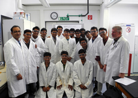 Die indischen Gäste im Labor Verfahrenstechnik