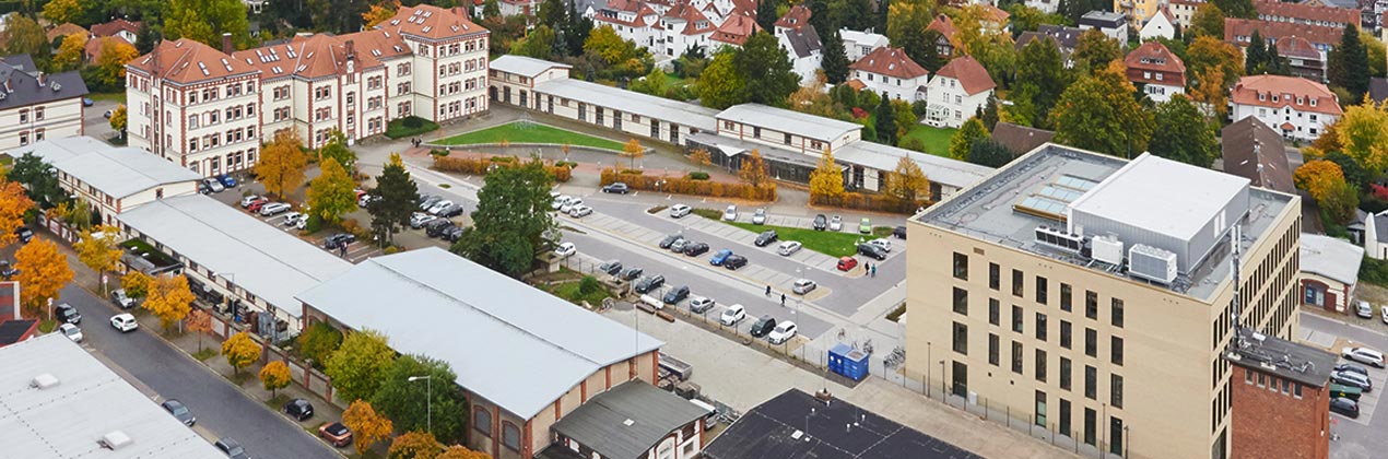 Die Campusgebäude wurden mit einer Drohne von oben fotografiert.